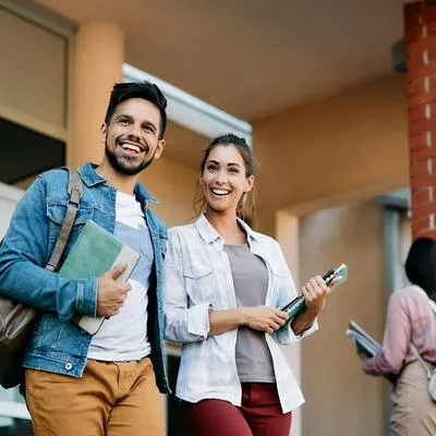 Universitarios,en nota sobre que muchos recibirán subsidio de Jóvenes en Acción 