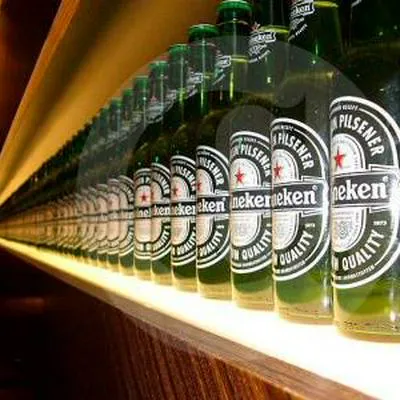 Heineken sale de Rusia y vende su operación por 1 euro; tendrían perdidas millonarias