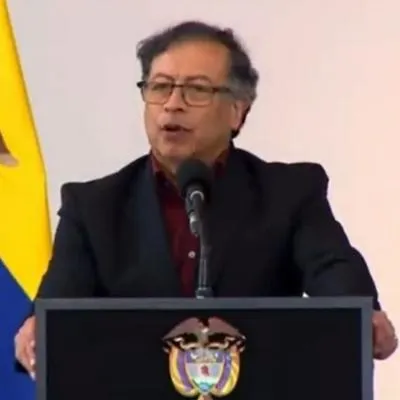 El presidente Gustavo Petro reapareció hoy en Bogotá en un evento de la Universidad Nacional, pero no explicó el motivo de sus cancelaciones de agenda. 