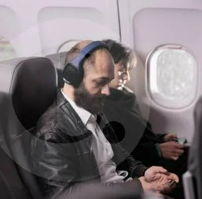 Trucos para prevenir el dolor de oídos en los viajes aéreos