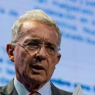 Álvaro Uribe Vélez, expresidente de Colombia, que contrató a Abelardo de la Espriella para caso judicial. 