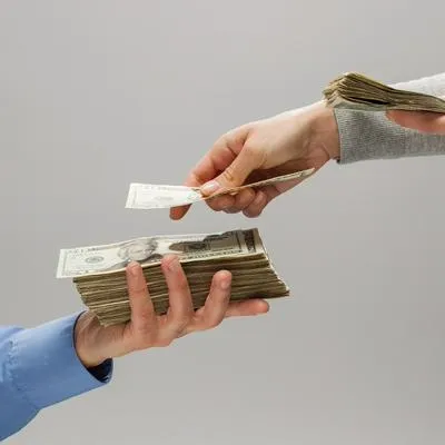El Banco de República entregó su informe sobre las remesas de julio de 2023 y señaló que siguieron cayendo fuerte. Reveló cifras.