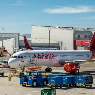 Avianca anunció fechas en las que pasajeros afectados de Viva Air serán reubicados y qué deben hacer para que no pierda su plata.
