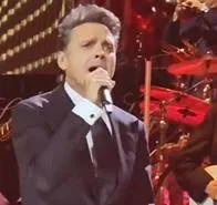 Luis Miguel se encuentra en tratamiento por bronquitis.