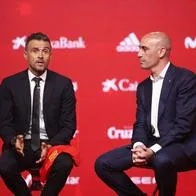 Luis Enrique, quien fue DT de la Selección España, y Luis Rubiales, presidente de la federación de fútbol de ese país. El entrenador, hoy del PSG, elogió a su exjefe