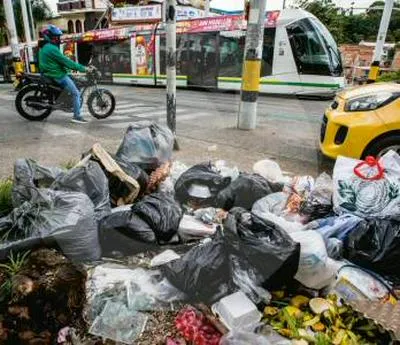 La mala cara del corredor del tranvía de Ayacucho: basura, ratas, huecos y malos olores