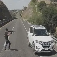 [Video] Captan momento exacto cuando una pareja es asaltada en carretera de Jalisco