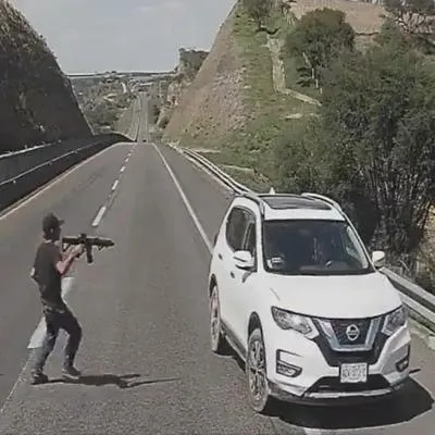El asalto habría sucedido a plena luz del día sobre una carretera de Jalisco.