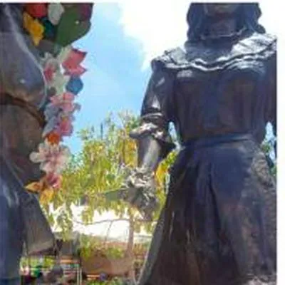 ¡El colmo! Se están robando otra vez la recién restaurada escultura de la Familia Silletera en Santa Elena