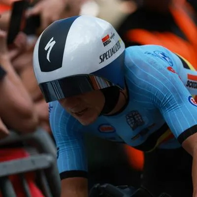 Remco Evenepoel perdió tiempo y se quejó con los organizadores de la Vuelta a España; Einer Rubio, el mejor colombiano.