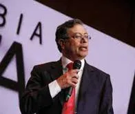 Petro defiende proyecto para pagar a jóvenes “por no matar”, luego de recibir fuertes críticas de la oposición