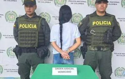 Mujer con orden judicial por homicidio, capturada en Montenegro.
