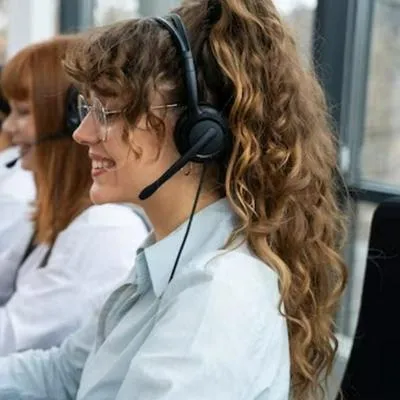 Hay cuatro ofertas de empleo en Kalley Colombia.  En una solamente piden ser bachiller.
