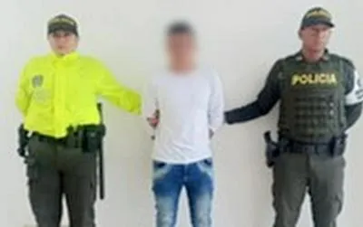 A la cárcel profesor que habría engañado a una estudiante para abusarla 