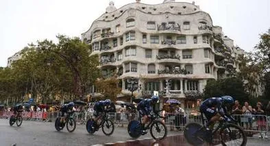 Colombiano Einer Rubio en el Top 10 de la primera etapa de la Vuelta a España.