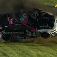 Accidente en Nascar: Ryan Preece sobrevivió de milagro y su carro dio más de 10 vueltas.