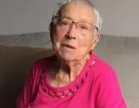 Abuela coquetea descaradamente con el novio de su nieta: su picardía causó risas 