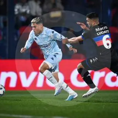 Juanfer volvió a brillar en Argentina: celebró un gol y una asistencia en el triunfo de Racing sobre Tigre