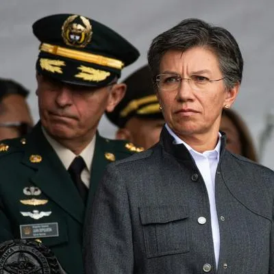 La alcaldesa de Bogotá Claudia López arremetió en contra de los tribunales de arbitramento indicando que son deshonestos y "rosqueros".