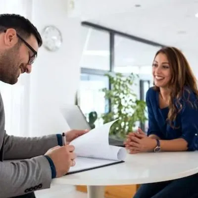 Vea cuáles son los errores más comunes que se cometen en una entrevista de trabajo y qué hacer para aumentar sus posibilidades de quedarse con el empleo.