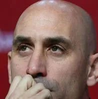 La madre de Luis Rubiales hace huelga de hambre y se encerró en una iglesia para defender a su hijo, luego de polémico beso con Jenni Hermoso.