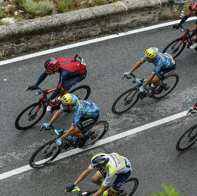 Los ciclistas tendrán el primer contacto con la montaña y se espera que se saquen las primeras diferencias. 
