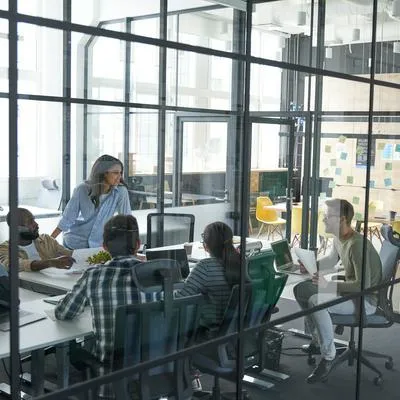Las oficinas de las empresas deberán cambiar en Colombia por la reforma laboral.