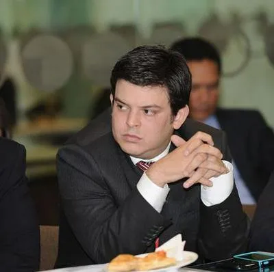 La Procuraduría inhabilitó por 10 años al exgobernador de Córdoba, Alejandro Lyons, por el entramado de corrupción millonario en el 'Cartel de la toga'.
