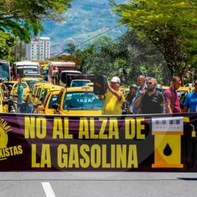 Tibia respuesta en Medellín a protesta de transportadores por alza en precio de la gasolina 