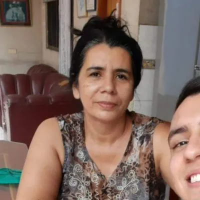 Hombre hace viral la implacable y admirable búsqueda de su mamá en redes sociales