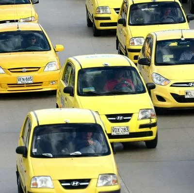 Taxis, criticados por  por bajarse de paro contra alza de la gasolina