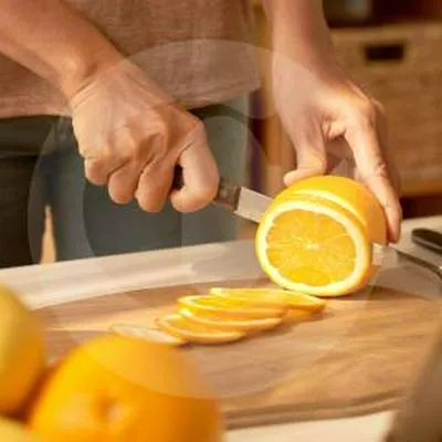 Conozca las razones para incluir una naranja en su dieta diaria