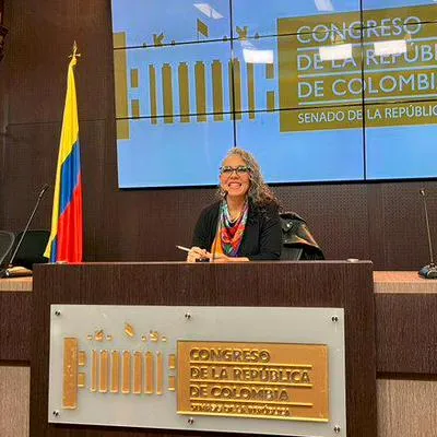 María José Pizarro, senadora del Pacto Histórico, presentando el informe de casos de acoso sexual en el Congreso de la República.