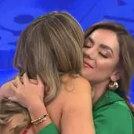 Foto de Nanis Ochoa y Elianis Garrido, en nota de que Lo sé todo (Canal 1) estrenó presentadora, remplazo de Mafe Romero.