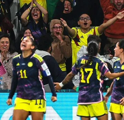Karol G estuvo con las jugadoras de Selección Colombia femenina en concierto