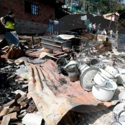 Ungrd promete ayuda para familias afectadas  por incendio en Itagüí