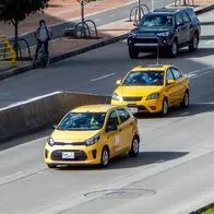 Taxistas en Bogotá, que enfrentas múltiples enfermedades debido a sus largas horas de trabajo.