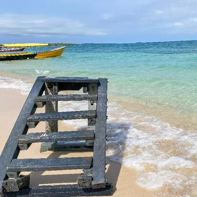 Turistas españoles gritaron a los cuatro vientos amarga vivencia en Playa Secreta, Cartagena.