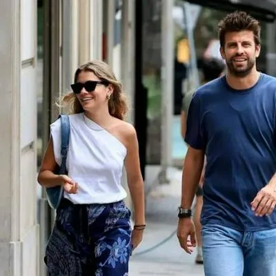 Piqué no viviría más con Clara Chía por pedido de Shakira, al parecer el exfutbolista habría terminado su relación.