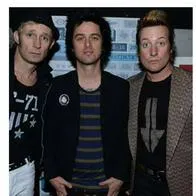 Green Day sacó camisetas con foto de Donald Trump arrestado y donará ganancias