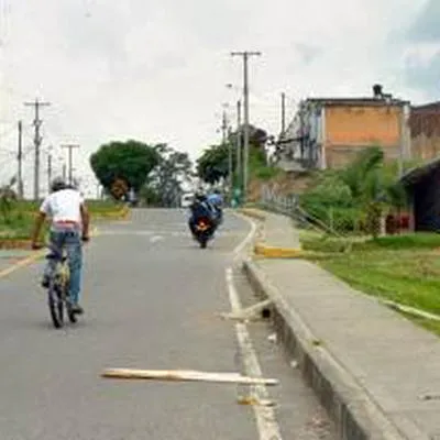 Mujer usó un machete para defenderse de un ladrón y le fracturó un brazo