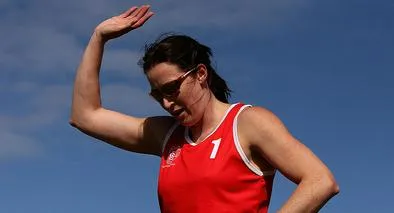La campeona de atletismo mundial Jana Pittman reveló que fue besada inapropiadamente por un entrenador durante su carrera deportiva.