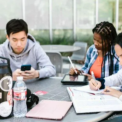BBVA da claves y consejos para que universitarios en Colombia tengan dinero