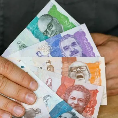 Hacer billetes en Colombia vale monedas: cuánto es y cómo salen