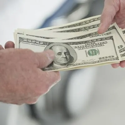 Precio del dólar 29 de agosto en Colombia se vio a la baja
