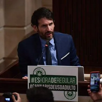 Juan Carlos Losada, congresista autor de proyecto que busca regular uso de cannabis pasó el primer debate en el Congreso.
