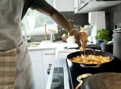 Cuáles son los errores más comunes que se cometen en la cocina: conozca qué puede estar afectando la calidad de sus preparaciones y no lo sabe.