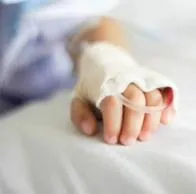 Niño de seis años resultó paralizado por un tumor: los médicos decían que se trataba de un virus.