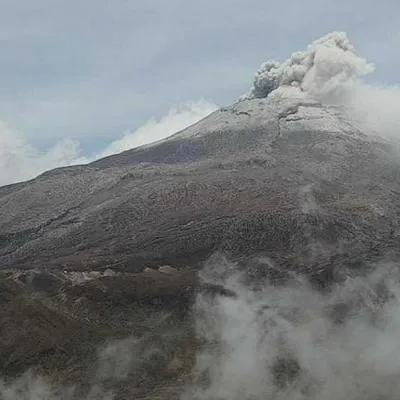 El Servicio Geológico Colombiano reportó que el volcán Nevado del Ruiz sigue inestable y aumentaron número de sismos y caída de ceniza.