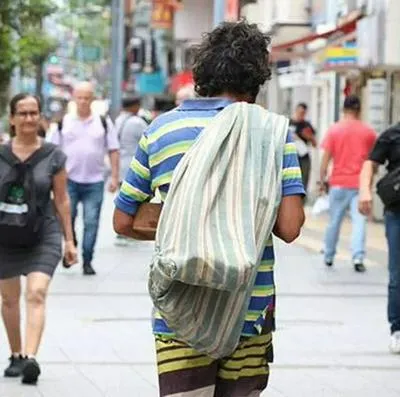 Bogotá hoy: habitante de calle robó a menor que le ofreció un vaso con agua